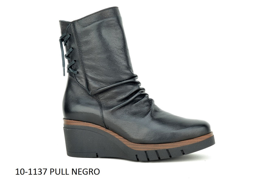 Paula Urban 10 1137 Pull Black
